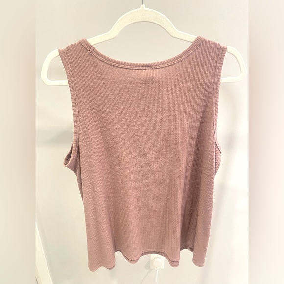 Old Navy Luxe Tank, Size M - Picture 4 of 5
